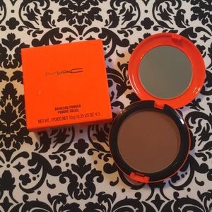 LE BNIB MAC Solar Roche Bronzer